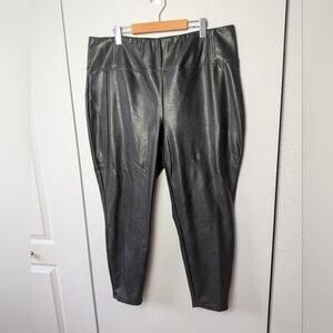 Women's Black faux leather Leggings